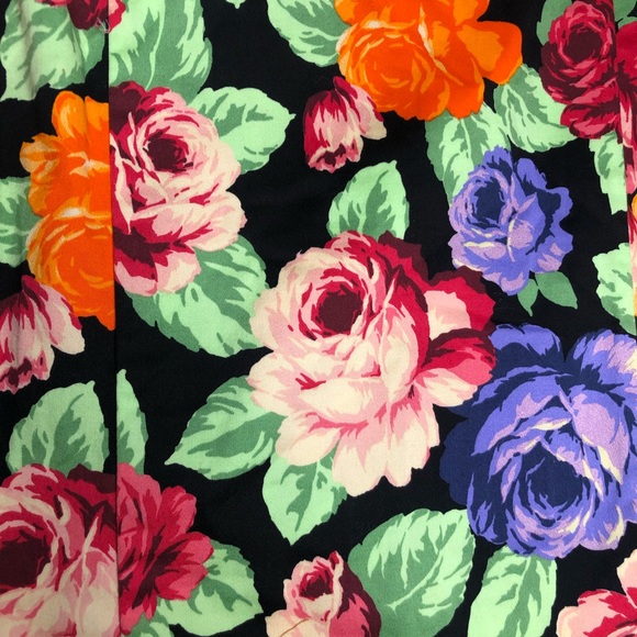 Zara Floral Crop Top - Picture 9 of 9